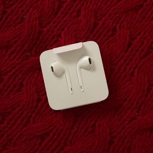 Apple earpods with lightning cord 🍎